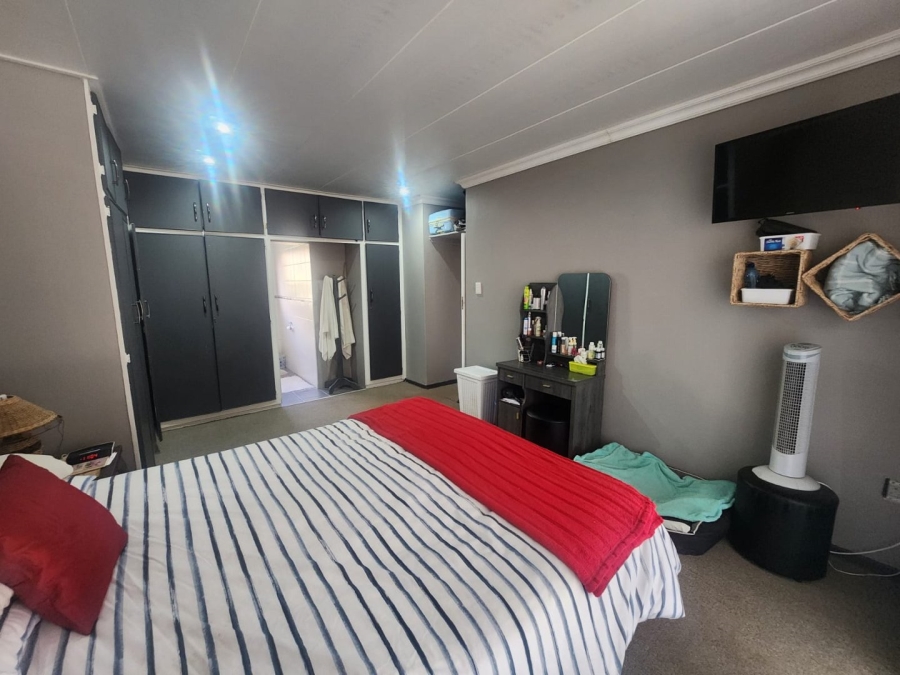 To Let 4 Bedroom Property for Rent in Pellissier Free State